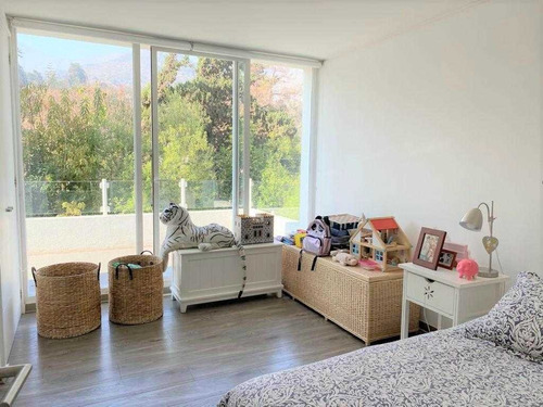 Preciosa Casa Ubicada En María Monvel, La Reina Alta