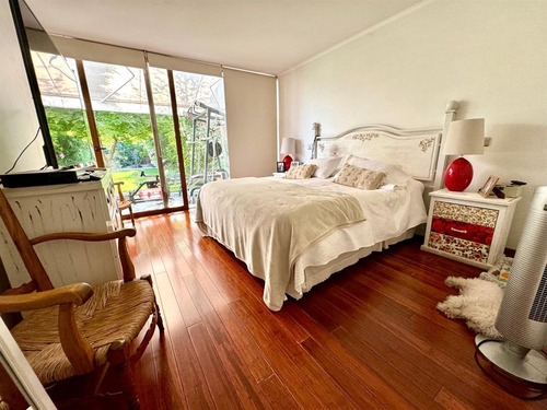 Casa En Venta Condominio De 5 Dorm Quincho. En Lo Barnechea