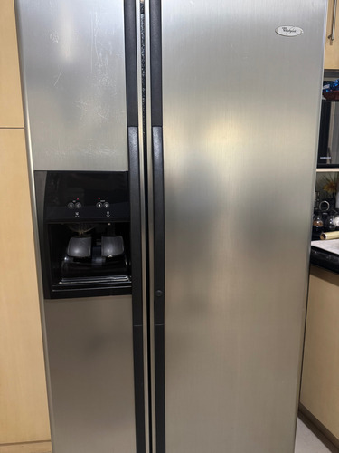 Refrigerador Whirlpool Color Acero Inoxidable Negro 127v (Usado)