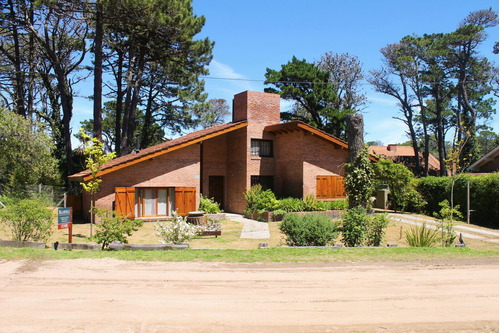 Casa En Alquiler - Pinamar, Zona Lasalle / Ref: 8070