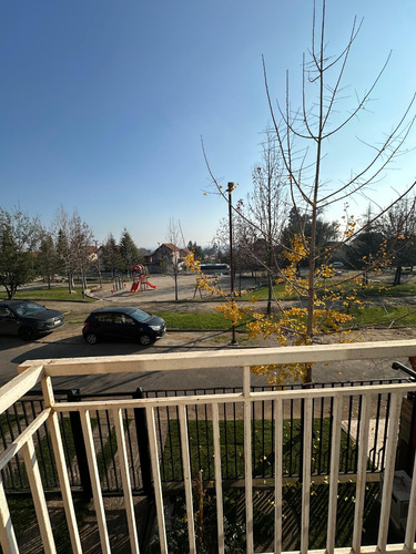 Casa Con Vista Despejada Frente Al Parque En Condominio