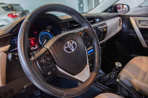 Imagen 2 de 15 de Toyota Corolla Xei Pack 1.8n 134.000km 2016 Gris