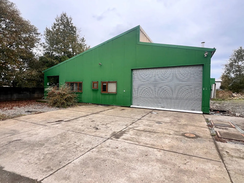 Galpón De Uso Comercial En Principal Avenida