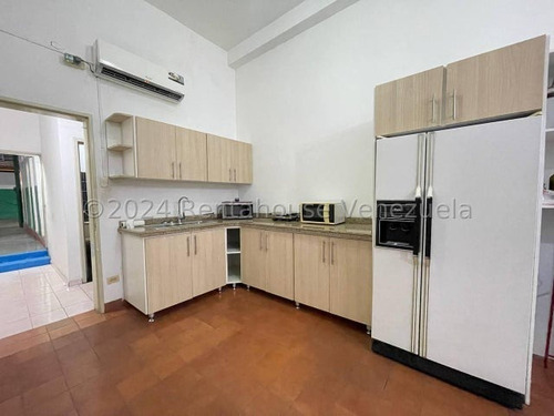 Gran Local Comercial Con Deposito En Venta En Av Bolivar De Maracay Db 24-17385