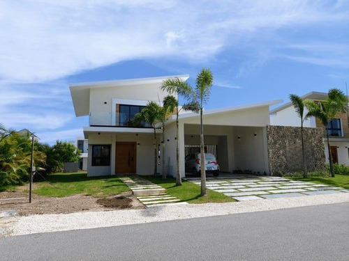 Villa En Venta En Punta Cana Village, 3 Habitaciones, 2nivel