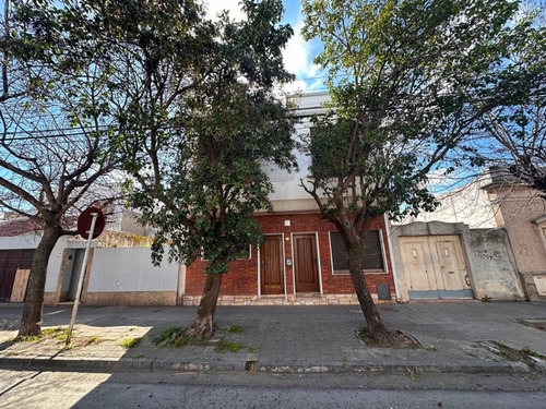 Casa De 2 Dormitorios + Depto 1d Zapiola 500
