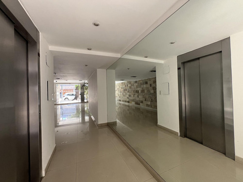 Loft De Dos Ambientes A Metros De Belgrano R Con Cochera.