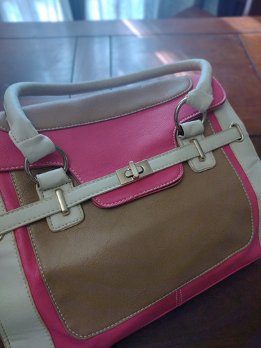 Hermosa Cartera!! Con Detalles En Fucsia 