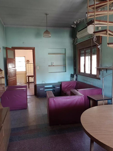 Casa En Venta - 3 Dormitorios 1 Baño - Cochera - 240mts2 - Lanús