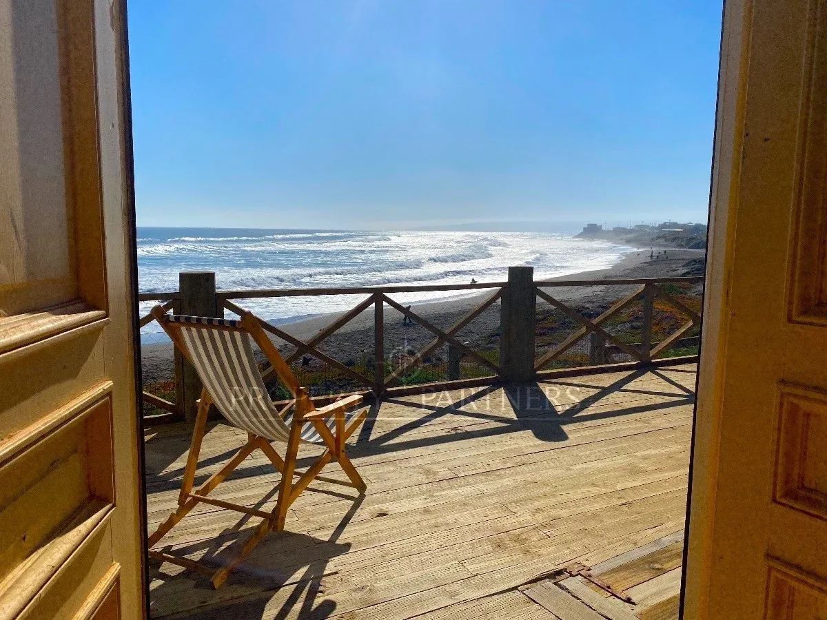Imagen 2 de 12 de Pichilemu, Original Casa En Primera Línea En Playa...