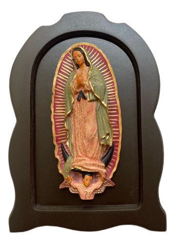 Virgen De Guadalupe Mediana En Marco Chocolate De 20x30 Cm Color Verde