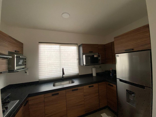 Casa Sola, Amplia ,en Renta, De 2 Niveles,de 2 Recamaras, 2 1/2 Baños, 2 Estacionamientos, Terraza Con Pérgola, Amenidades, Fraccionamiento Real Madeira Fase Iv, Pachuca De Soto, Hidalgo