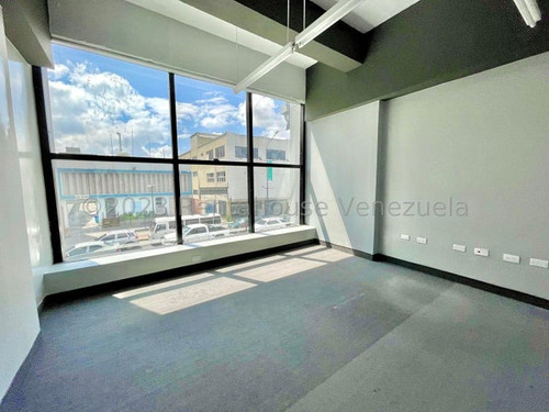 Se Alquila Hermoso Edificio Comercial Ubicado A Pie De Calle En Chacao