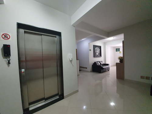Excelente Cobertura De Três Quartos Com Elevador - 6632