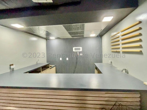 Se Alquila Hermoso Edificio Comercial Ubicado A Pie De Calle En Chacao