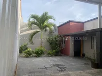 Comprar Dennymar, Alquila Casa Con Fines Comerciales, Ofreciendo Un Espacio Amplio Con Distribucion Interna Para Oficinas O Consultorios, Ubicada En Zona De Alto Trafico Vehicular Y Peatonal Contactame Be Dcd