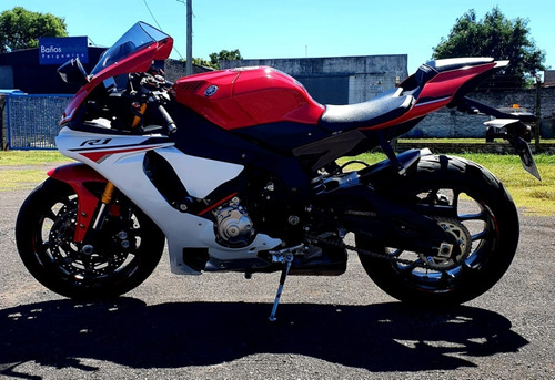 Yamaha R1 2016