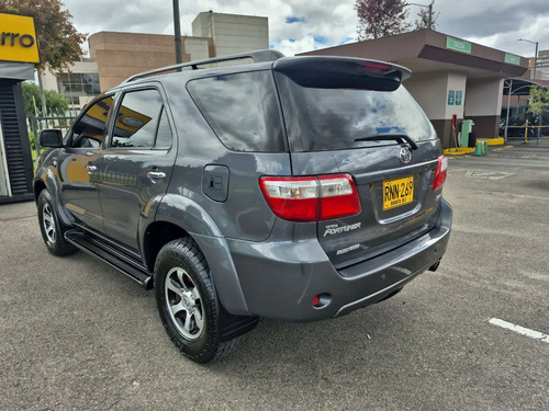 Toyota Fortuner SR5 AT 2.7  4X4