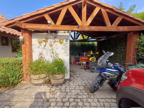 Estupenda Casa De 2 Pisos En Tranquilo Sector La Dehesa