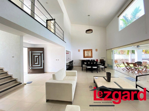 Excelente Residencia Diseñada Con Un Enfoque Moderno Y Funcional, Espacios Luminosos Y Abiertos Crean Una Atmósfera Acogedora En Cada Rincón