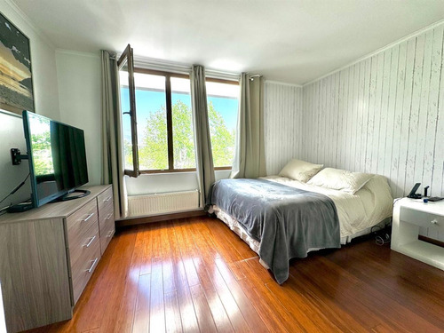 Casa En Venta Condominio De 5 Dorm Quincho. En Lo Barnechea