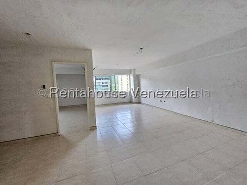 Bello Apartamento En Venta En Los Cabos A Remodelar A Su Gusto Con Planta Eléctrica Total Agua Constante Piso Medio Excelente Ubicación Nela 25-20469