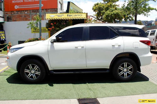 Toyota Fortuner 2.4 Sw4