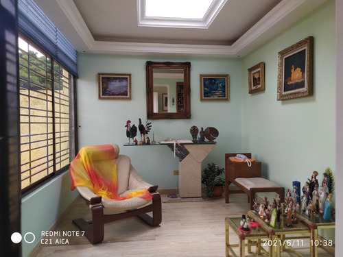 Imagen 6 de 25 de Qta En Venta Calle Cerrada Con Garita Y Portón Electrico. Los Naranjos Del Hatillo