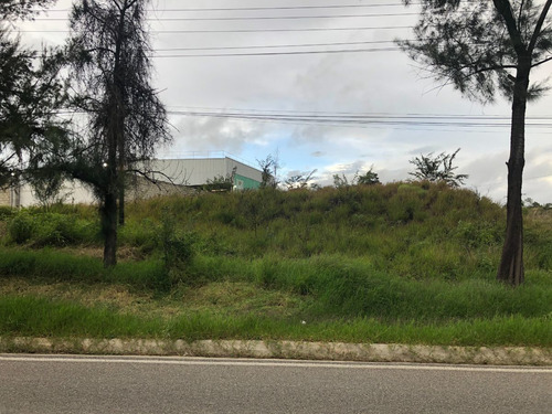 Renta A Orilla De Carretera Con Excelente Frente Y Superficie