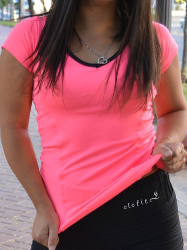 Remera Entrenamiento Escote V