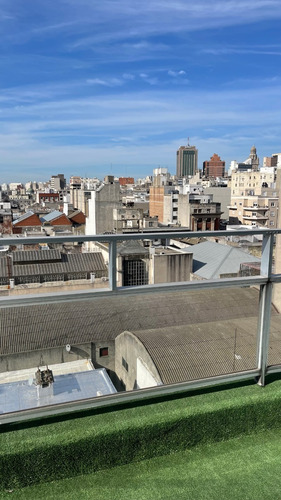 Oficina Con Una Terraza Increible Con Vista Despejada, En La Calle Misiones