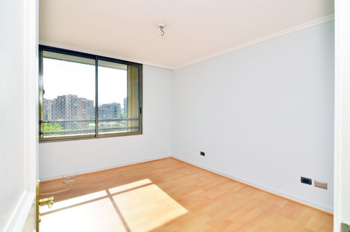 Venta Amplio Y Cómodo Departamento En Manquehue, Las Condes