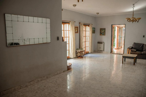 Imagen 3 de 15 de Venta Casa 5 Dormitorios, Cerrito 2900, Gazze