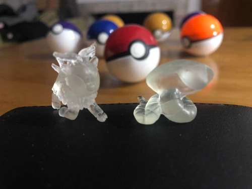 3 Pokebolas Con 2 Pokemones Cada Una