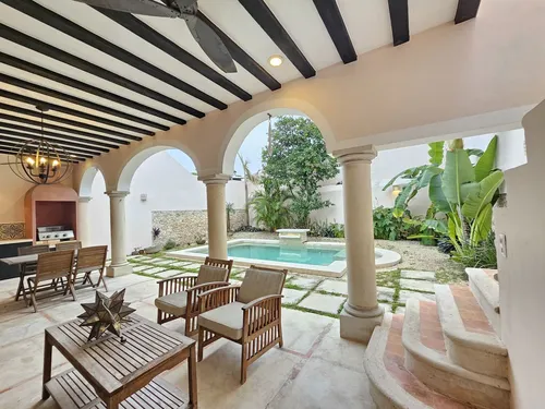 ¡a Un Paso De Paseo De Montejo! Casa Remodelada En Venta En El Centro De Mérida