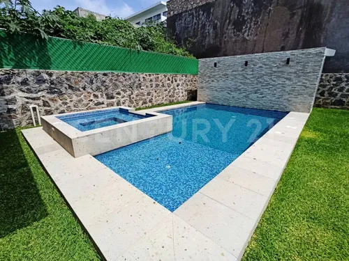 Casa En Venta, Nueva, Lomas De Cocoyoc, Con Alberca Y Jardín, Morelos