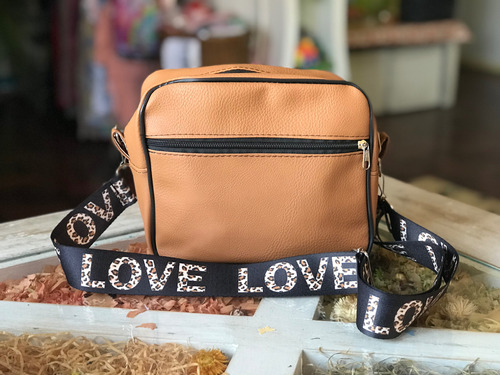 Cartera Bandolera Ecocuero, Tira Y Colores Exclusivos, 