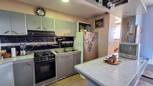 Apartamento En Venta En Maracay 25-580 Dt