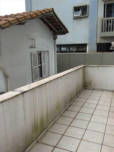 Imagem 8 de 26 de Sobrado Isolado À 20 Metros Do Centro Comercial De São Vicente 30 Metros Da Praia Com Hidromassagem King Size Churrasqueira Confira!!! - Hm1925