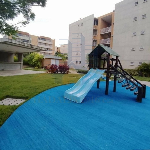 Imagen 3 de 14 de Apartamento En Alquiler De 2 Hab, , Resd. Apamates Suites Ii