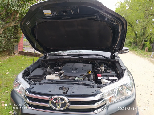 Toyota Hilux 2.8 Cd Srv 177cv 4x4 2017
