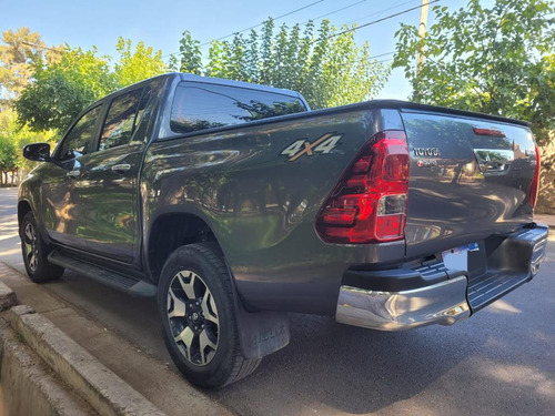 Imagen 3 de 16 de Toyota Hilux 2019 2.8 Cd Srx 177cv 4x4