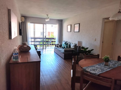 Encantador Apartamento En Arcobaleno, 2 Dormitorios Con Acciones De Piscina, Cochera Y Baulera. Consultenos!