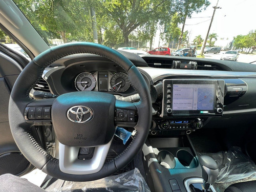 Imagen 11 de 19 de Toyota Hilux Srv 4x2 At
