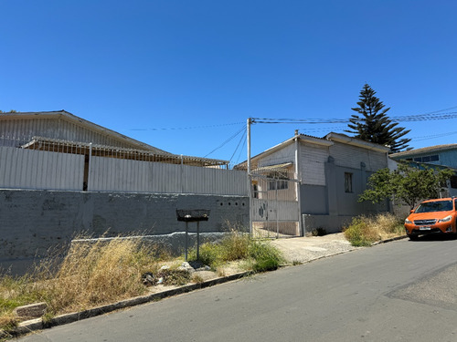 Amplio Terreno En Llolleo Con 3 Casas Buena Ubicación