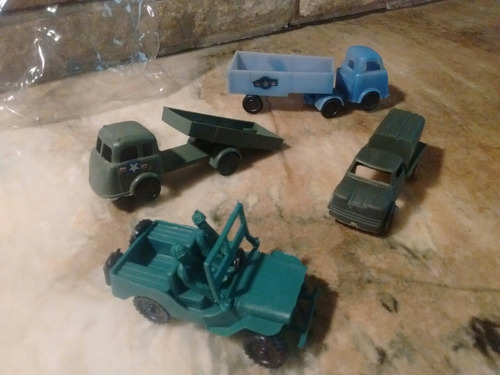 Imagen 1 de 6 de Lote De 4 Vehiculos De Soldaditos Camiones Y Jeep Plastico