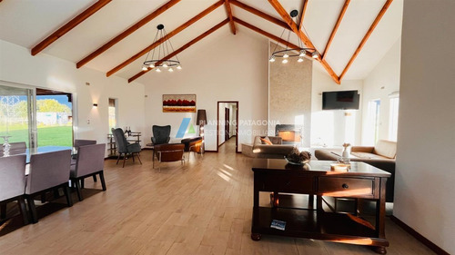 Casa En Venta De 4 Dorm. En Frutillar