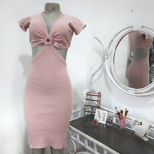 Vestido Rosado De Dama Con Escote En Espalda 