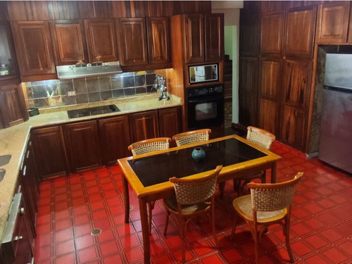Casa En Venta En La Lagunita Con JardÃn En Calle Cerrada