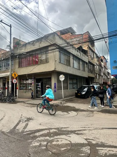 Casa En Venta!! Esquinera Con Local, Excelente Ubicación